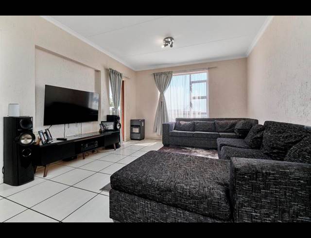 2 BEDROOM APARTMENT FOR SALE IN PAULSHOF